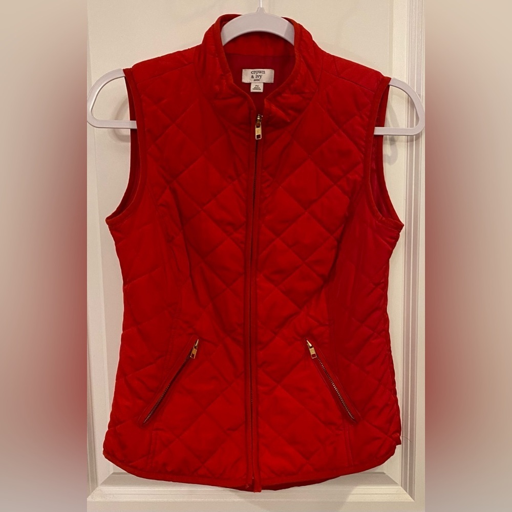 Crown & Ivy Quilted Zip Up Vest Sz PS Red Gold Zippers Zip Pockets